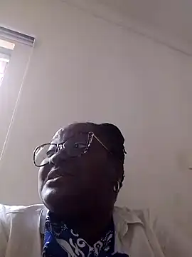 SweetestDIP online show from 10/27/25, 01:04