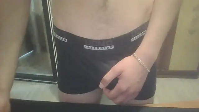 Snapshot of figastrettissima chatting on 04/19/26, 03:00 figastrettissima online show from 04/19/26, 03:00