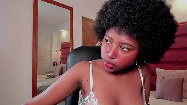 Snapshot of violeta_ruizz chatting on 11/05/25, 11:54 violeta ruizz online show from 11/05/25, 11:54