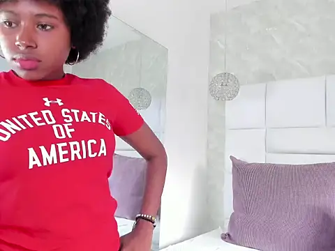 Snapshot of violeta_ruizz chatting on 11/13/25, 05:12 violeta ruizz online show from 11/13/25, 05:12