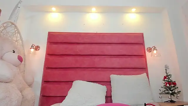 Snapshot of naomy_sexy_ chatting on 12/13/25, 07:53 naomy sexy online show from 12/13/25, 07:53