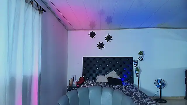 GiannaRoberts online show from 11/04/25, 12:04