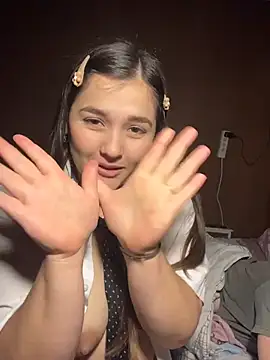 Snapshot of angietubebe chatting on 11/03/25, 02:13 angietubebe online show from 11/03/25, 02:13