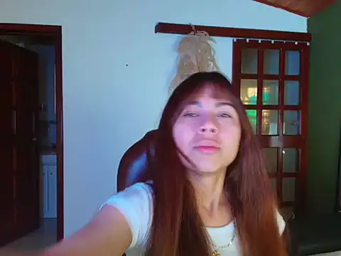 Romina Lazaro online show from 10/27/25, 01:26