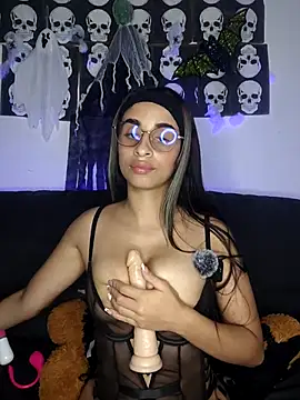 Snapshot of RosyDarck chatting on 10/28/25, 03:21 RosyDarck online show from 10/28/25, 03:21