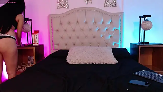 Tessa Moreau online show from 11/09/25, 02:37