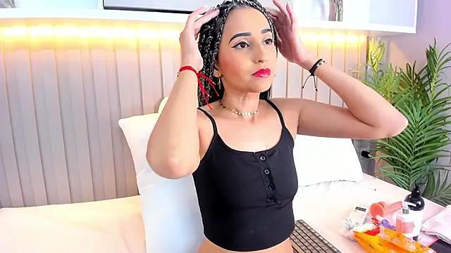 Snapshot of violett_rabbit_ chatting on 11/05/25, 08:42 violett rabbit online show from 11/05/25, 08:42