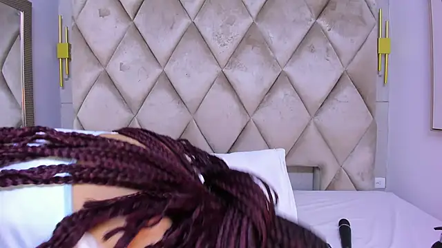 violett rabbit  online show from 03/03/26, 08:15