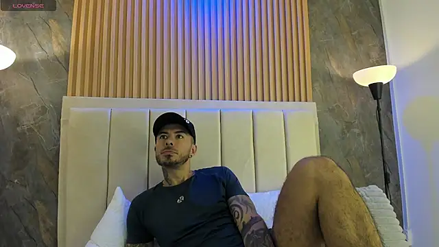 axel tatto online show from 10/27/25, 07:18