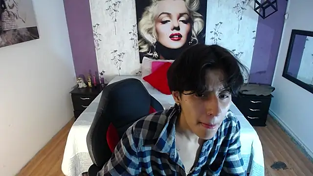 Ghost  Girl  online show from 11/22/25, 01:04