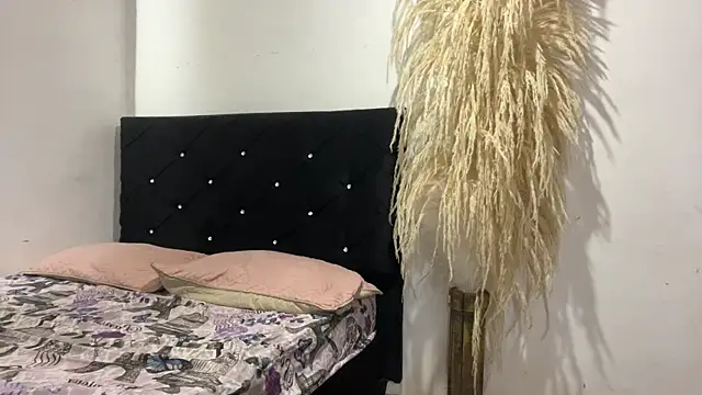 Hot2gether69 online show from 04/15/26, 02:51