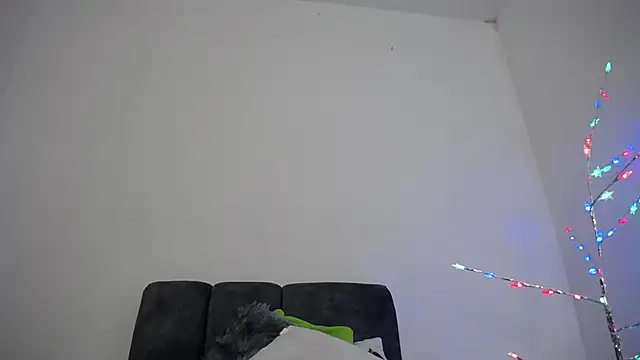 Snapshot of Mia_fox29 chatting on 12/18/25, 10:32 Mia fox29 online show from 12/18/25, 10:32