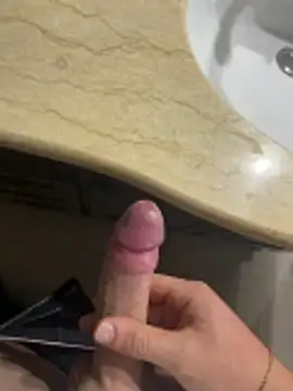 Snapshot of pakyyyyyyyyy chatting on 10/26/25, 02:12 pakyyyyyyyyy online show from 10/26/25, 02:12