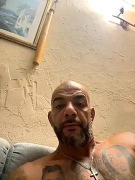 latino2211 online show from 10/29/25, 02:25