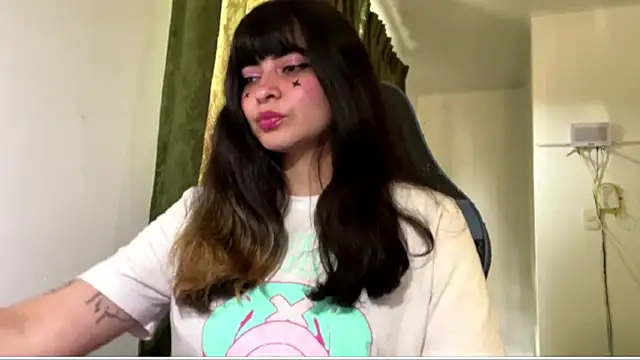 Snapshot of Annagoth_ chatting on 04/15/26, 07:58 Annagoth online show from 04/15/26, 07:58