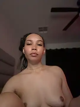 Snapshot of nikkiloveee chatting on 04/08/26, 05:07 nikkiloveee online show from 04/08/26, 05:07