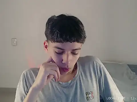 Snapshot of Sett_01 chatting on 11/08/25, 05:18 Sett 01 online show from 11/08/25, 05:18