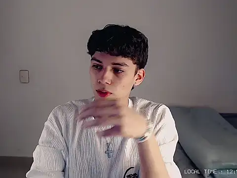 Snapshot of Sett_01 chatting on 12/18/25, 05:57 Sett 01 online show from 12/18/25, 05:57