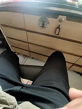 tomdear online show from 10/26/25, 09:48