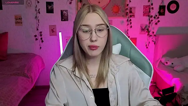  kitEkat   online show from 10/28/25, 01:14