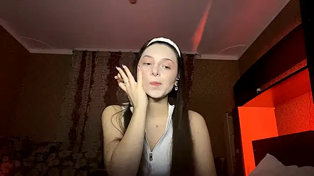 Poly Falkony online show from 10/29/25, 03:14