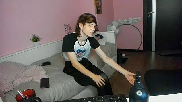 AvenGlow online show from 11/28/25, 05:21