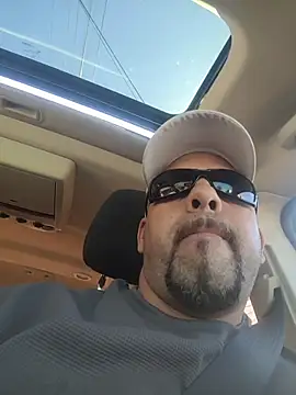 Snapshot of Tincho1051 chatting on 03/19/26, 01:48 Tincho1051 online show from 03/19/26, 01:48