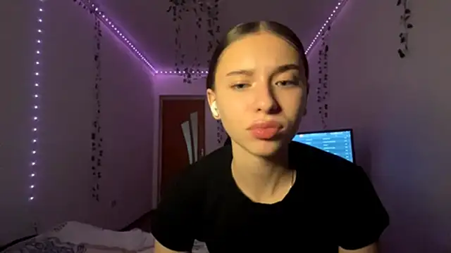 LilithFlamey online show from 11/17/25, 06:14