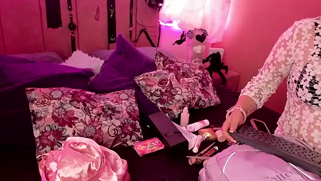 Snapshot of CleareRems chatting on 11/19/25, 12:16 CleareRems online show from 11/19/25, 12:16