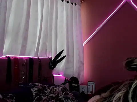 Snapshot of CleareRems chatting on 11/23/25, 01:00 CleareRems online show from 11/23/25, 01:00