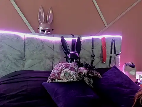 Snapshot of CleareRems chatting on 12/19/25, 02:46 CleareRems online show from 12/19/25, 02:46