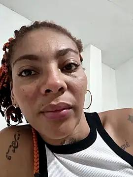 leona sumiza online show from 10/28/25, 08:33