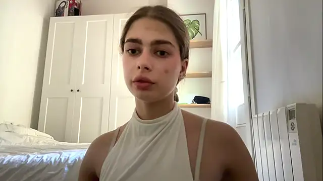 Snapshot of EastLuna chatting on 04/25/26, 04:04 EastLuna online show from 04/25/26, 04:04