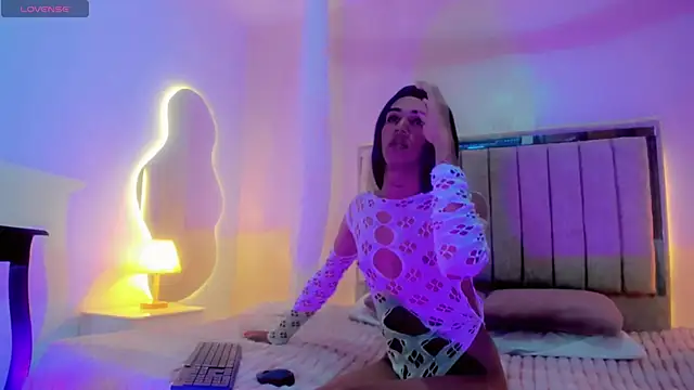 daniela acosta online show from 10/27/25, 11:03