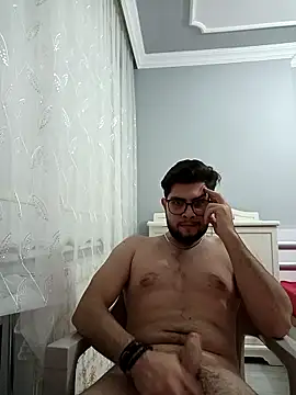 Snapshot of Mstfaavan64 chatting on 10/29/25, 12:24 Mstfaavan64 online show from 10/29/25, 12:24