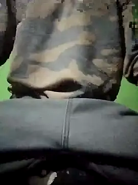 Snapshot of Luckysucks chatting on 11/09/25, 02:48 Luckysucks online show from 11/09/25, 02:48