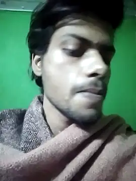 Snapshot of Luckysucks chatting on 11/10/25, 04:17 Luckysucks online show from 11/10/25, 04:17