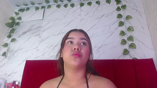 Snapshot of amandacanelacm chatting on 04/14/26, 04:18 amandacanelacm online show from 04/14/26, 04:18