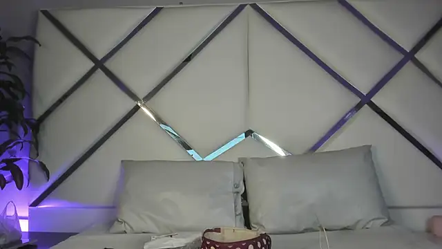 Snapshot of SweetPetiite chatting on 10/30/25, 12:17 SweetPetiite online show from 10/30/25, 12:17