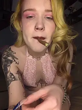 Snapshot of mattiethebaddieee chatting on 02/05/26, 02:05 mattiethebaddieee online show from 02/05/26, 02:05