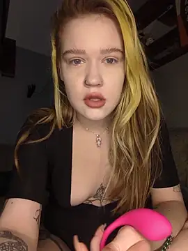 Snapshot of mattiethebaddieee chatting on 02/25/26, 04:00 mattiethebaddieee online show from 02/25/26, 04:00