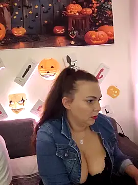 Lea Squirt Off online show from 10/28/25, 06:10