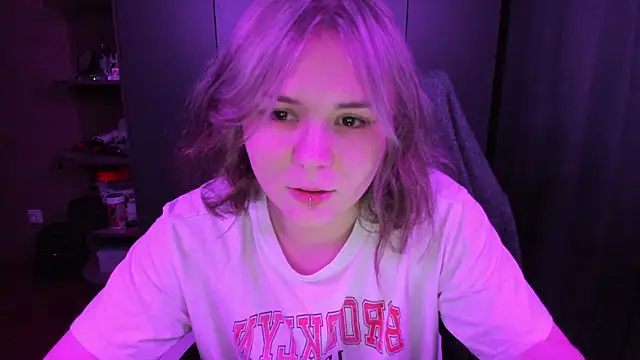 Snapshot of sophia_lix chatting on 11/09/25, 02:48 sophia lix online show from 11/09/25, 02:48