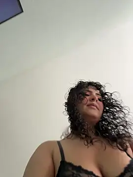 Snapshot of SugarTroubl33 chatting on 11/21/25, 01:43 SugarTroubl33 online show from 11/21/25, 01:43