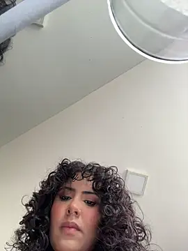 Snapshot of SugarTroubl33 chatting on 11/25/25, 01:33 SugarTroubl33 online show from 11/25/25, 01:33