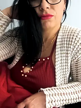 Snapshot of paularois chatting on 11/07/25, 02:11 paularois online show from 11/07/25, 02:11