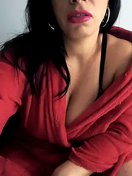 Snapshot of paularois chatting on 11/23/25, 03:39 paularois online show from 11/23/25, 03:39