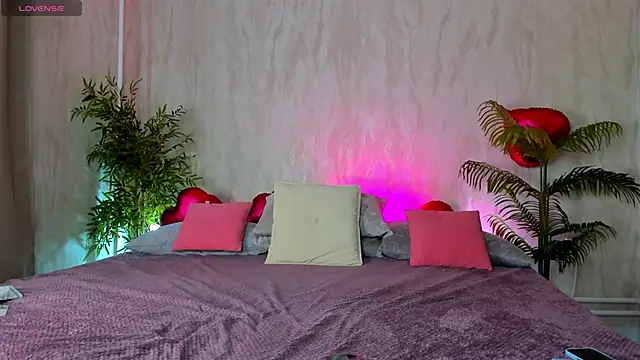 Snapshot of May_Yam chatting on 04/16/26, 12:44 May Yam online show from 04/16/26, 12:44