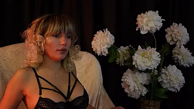 EllaWhisper online show from 11/02/25, 07:00