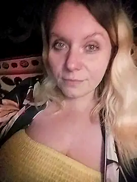 Lana-murr online show from 10/31/25, 07:15